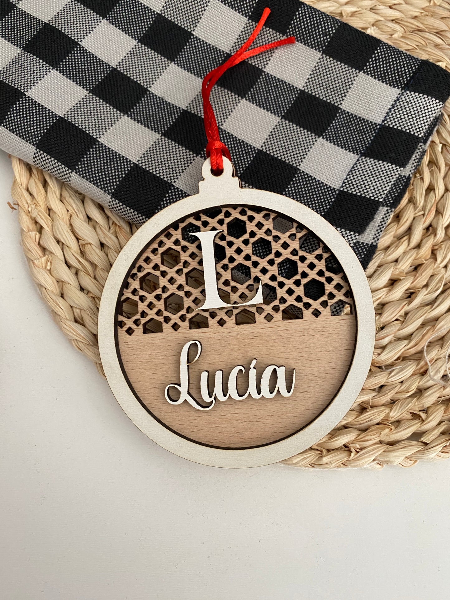 Bola de navidad ratán inicial