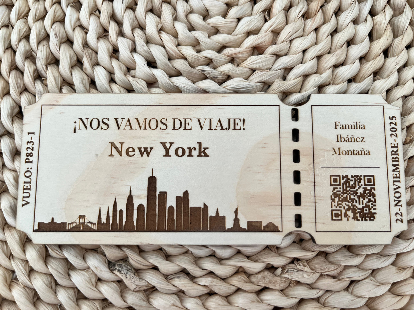 Billete de viaje sorpresa en madera
